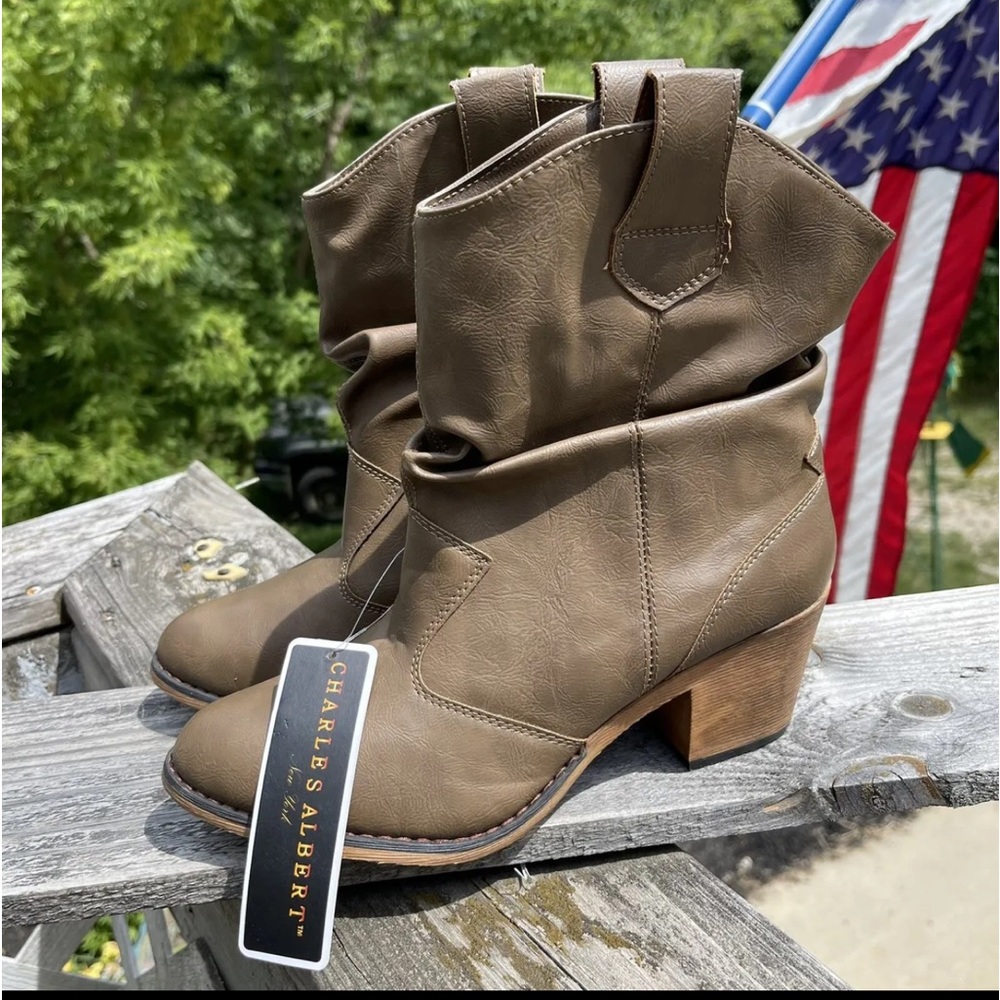 Charles Albert Women's Sz 10 Modern Western Cowboy Distressed Boot Pull-Up Tabs